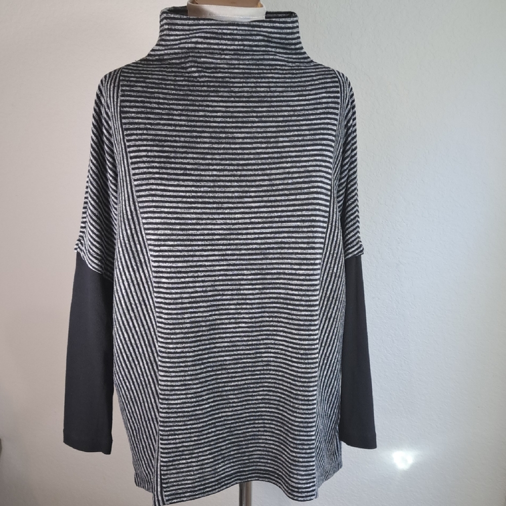 Jones New York Women’s Top Black Gray Stripe Boxy Oversized Mock Neck Size Large